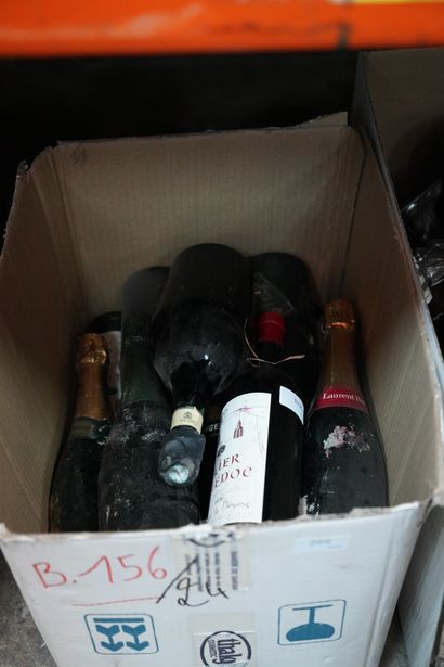null Un carton comprenant un ensemble de vins et d'alcools : LAURENT PERRIER Blanc...