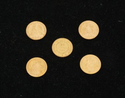 null 5 pièces de 20 francs or (1913 (x2), 1911, 1910, 1877). Poids total : 32,25...