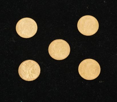 null 5 pièces de 20 francs or (1908 (x3), 1907 (x2)). Poids total :32,23g