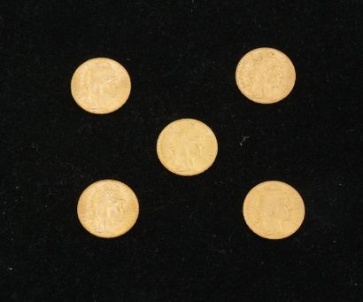 null 5 pièces de 20 francs or (1909 (x3), 1905, 1908). Poids total : 32,23g