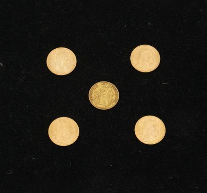 null 5 pièces de 20 francs or (1907 (x2), 1909, 1914, 1850). Poids total : 32,20...