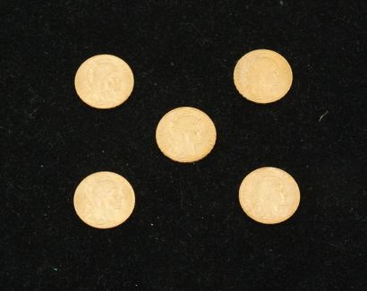 null 5 pièces de 20 francs or (1909, 1910 (x2), 1908, 1912). Poids total : 32,27...
