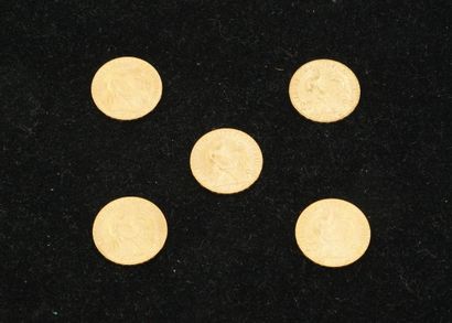 null 5 pièces de 20 francs or (1910, 1904, 1909 (x2), 1911). Poids total : 32,25...