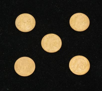 null 5 pièces de 20 francs or (1911, 1908, 1907, 1914, 1913). Poids total : 32,2...