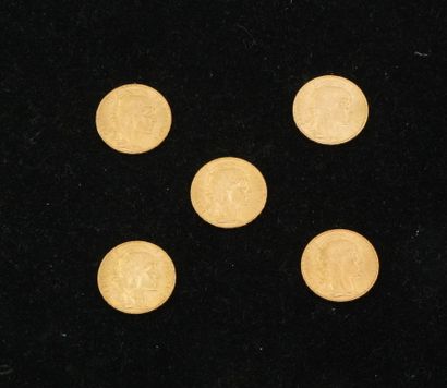 null 5 pièces de 20 francs or (1910, 1913 (x2), 1914, 1909). Poids total : 32,24...