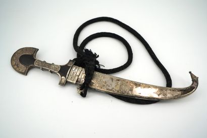 null Couteau Touareg en métal, Afrique du Nord. XXe siècle.