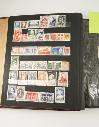 null Lot de timbres comprenant France, Empire 20c et 40c, Cérès, Indochine, Polynésie...