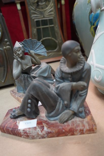 null Pierrot et Colombine, Paire de serre-livres en métal peint sur un socle en marbre....