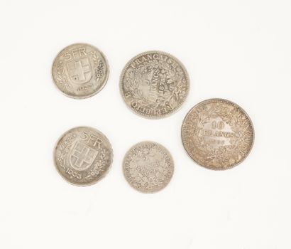 null Réunion de pièces en argent : 10 francs, 5 francs, 2 francs, 5 francs suisses...