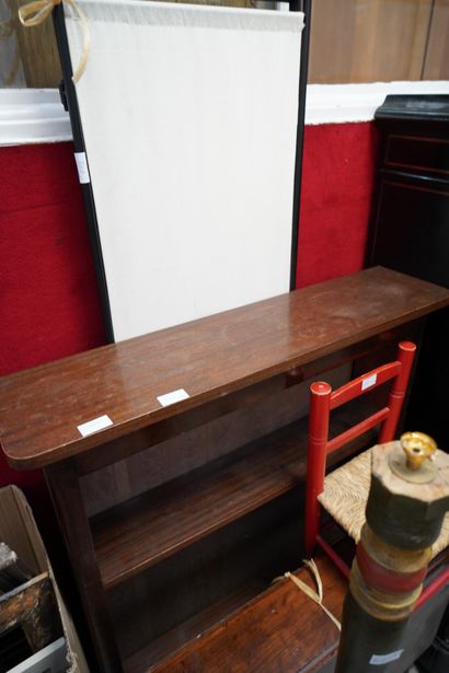 null *Bibus ; Table à abattant, piètement tourné ; Lampadaire en bois peint ; Chaise...