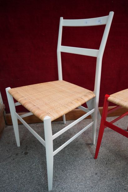null Gio PONTI, Cassina (éditeur), 699, paire de chaises en métal laqué blanc et...