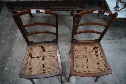 null Paire de chaises pliantes en bois naturel mouluré, assises cannées, dossiers...