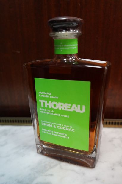 null Une bouteille Rhum et Cognac hommage à Henry David Thoreau.