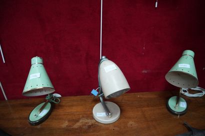 null Paire de lampes de chevet en métal laqué vert, C. 1950. On y joint une lampe...