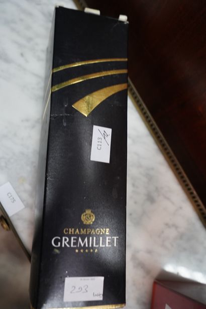 null Quatre bouteilles de Champagne : Mailly Grand Cru 2006 l'Intemporelle dans son...