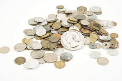 null Ensemble de pièces de monnaie et médailles : France, Espagne, Nouvelle Calédonie,...