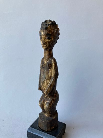 null Statuette de type Afrique de l’0uest

Bois à patine brune, pigments

noirs

H...