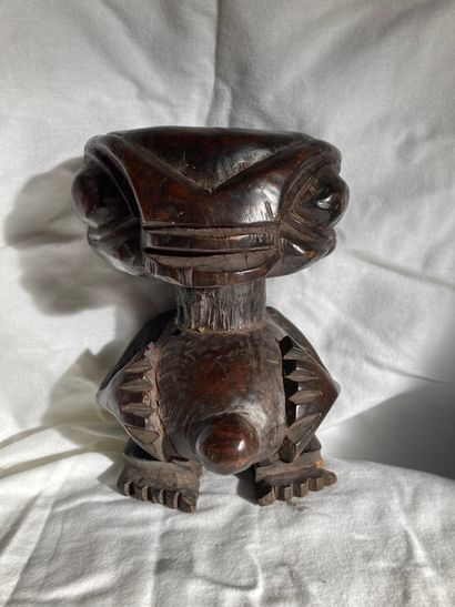 null Statuette de type Mambila, Nigeria

Bois à patine brune H : 21 cm



Travail...