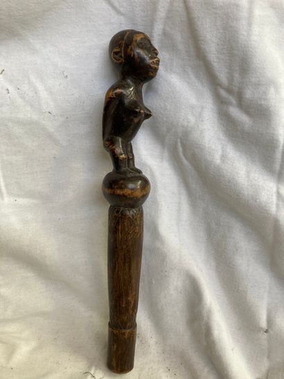 null Baton de type Yombe, République Démocratique du Congo

H : 36 cm



Sculpté...