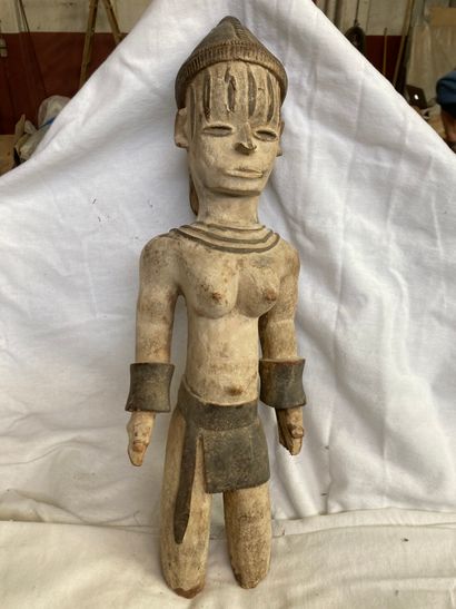 null Statue de type Urhobo, Nigeria Bois, pigments blancs et noirs H : 57,5 cm



Statue...