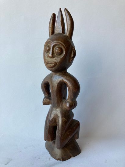 null Statuette de type Afrique Bois à patine brune

H : 32,5 cm



Personnage agenouillé,...
