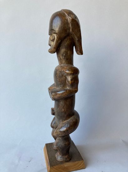 null Statue de type Fang, Gabon

Bois à patine brune H : 40,5 cm



Personnage aux...