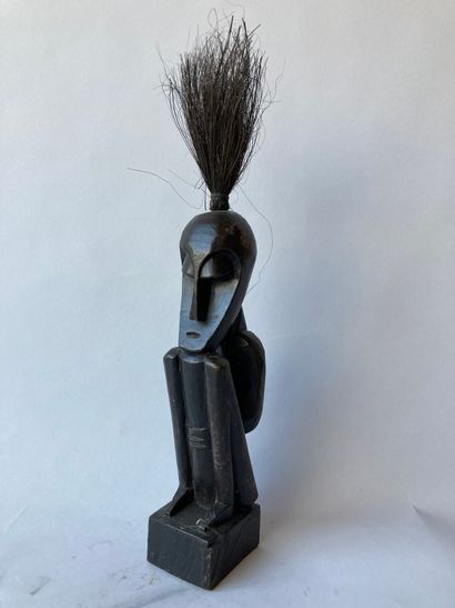 null Statuette de type Afrique Bois à patine noire, fibres H : 42,5 cm



Personnage...