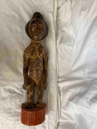 null Statue de type Punu, Gabon

Bois a patine brune, pigments H : 51,5 cm



Personnage...