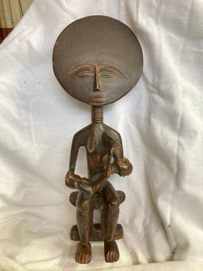 null Statue de type Ashanti, Ghana Bois ñ patine brune

H : 43 cm



Mere ñ l’enfant,...