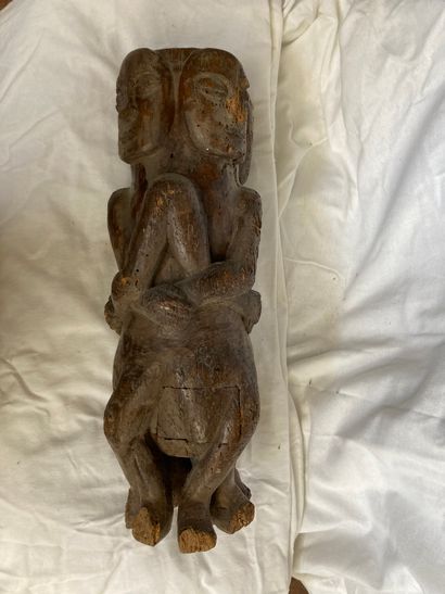 null Sculpture de type Afrique

Bois à patine brune H : 54 cm



Ornée de quatre...