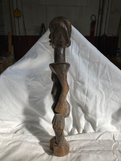 null Statue de type Dan, Cñte d’Ivoire

Bois ñ patine brune H : 56,5 cm



Personnage...