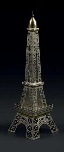 null BOUTEILLE DE LIQUEUR TOUR EIFFEL En verre, épousant la forme de la tour Eiffel,...