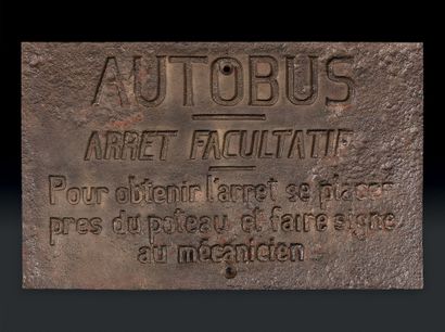 null PANNEAU D'ARRÊT D'AUTOBUS Fonte de fer, de forme rectangulaire, portant l'inscription,...