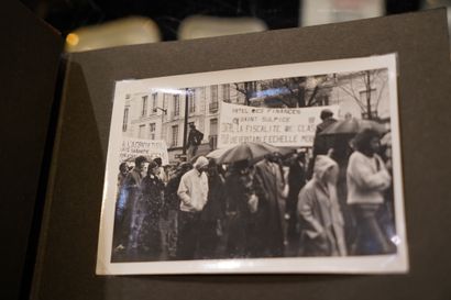 ANONYME ALBUM PHOTOGRAPHIQUE Manifestations syndicales de Mai 68
Réunion de vingt-trois...