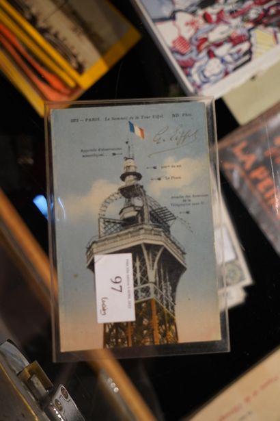 GUSTAVE EIFFEL (1832-1923) Carte postale illustrée d'une vue du sommet de la Tour...