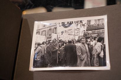 ANONYME ALBUM PHOTOGRAPHIQUE Manifestations syndicales de Mai 68
Réunion de vingt-trois...