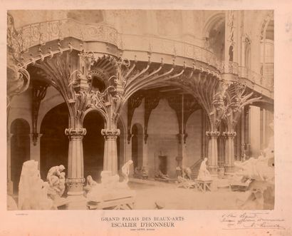 EXPOSITION UNIVERSELLE, PARIS 1900 Escalier d'Honneur du Grand Palais
Réunion de...