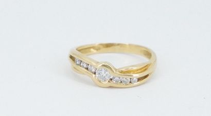 null Anneau en or jaune 18k (750 millièmes) orné d'un diamant taille ancienne, épaulé...