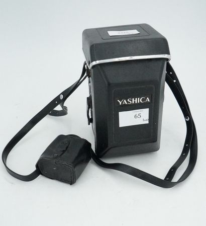 null *YASHICA, MAT-124G, Appareil photo 6X6 bi-objectifs: YASHINON 1:2.8 f=80mm et...