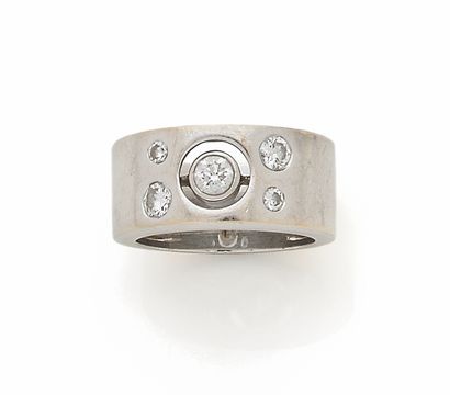 GAREL BAND RING 18k white gold (750 thousandths), decorated with five brilliant-cut...