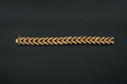 null GOURMETTE Yellow gold 18k (750 thousandths), articulated herringbone links.
Weight...