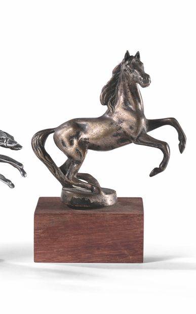 null AUTOMOBILE MASCOTTE Silver-plated bronze, featuring a thoroughbred horse.
Unsigned.
Height...