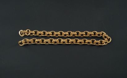 null 项链 18K黄金（千分之七十五），由两条弯曲的链子连接在一起，有椭圆形和编织的链接。
重量：130.7克。