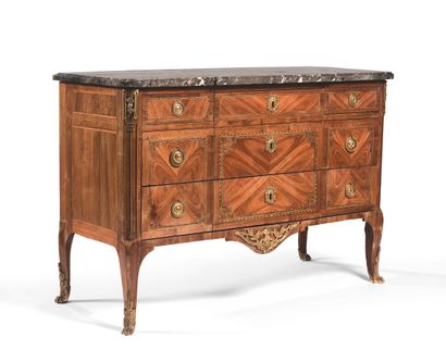null WOODEN COMMODE Veneered wood, with central projection, opening with three drawers,...