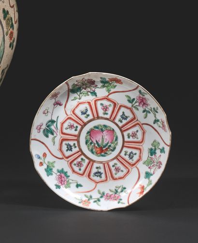 null Porcelain CUPELLE, circular shape with cut sides, decorated with flowers and...