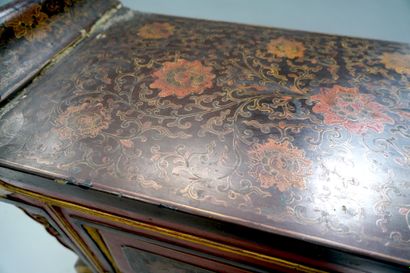 null COMMODE Red and gold lacquered wood, painted with lotus flowers and carved with...