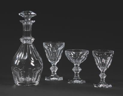 BACCARAT 玻璃杯套装HARCOURT MODEL 带边的切割水晶，包括：8个水杯。高度：15.8厘米，12个酒杯。高度：14厘米，9个香槟酒杯。高度：1...
