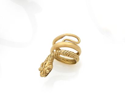 蛇形戒指18K黄金（千分之七十五），以蛇头为结尾的卷轴，嘴巴张开。
重量：8.3...