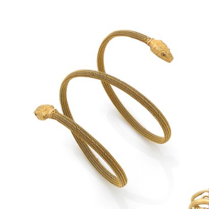 
蛇形手镯 18K黄金（千分之七十五），有刚性的卷曲链接，完成了两个蛇头，眼睛装...