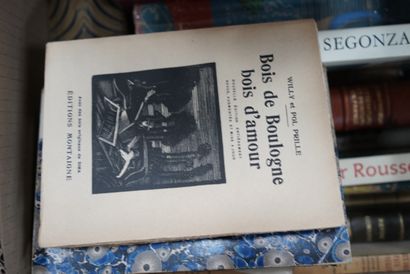 null * Important lot de livres brochés, dont Oscar Wilde par André Gide, bois de...